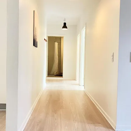 Three Bedroom In Esbjerg, Kronprinsensgade 20 Apartment *