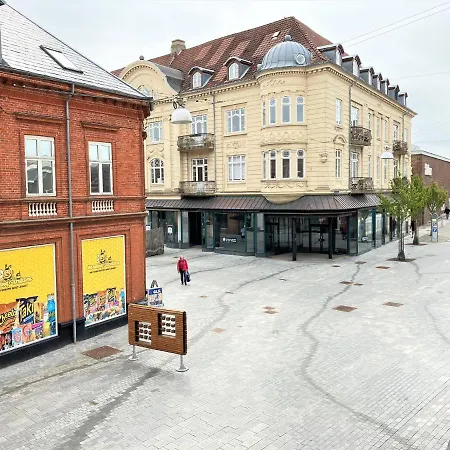 Three Bedroom In Esbjerg, Kronprinsensgade 20 *