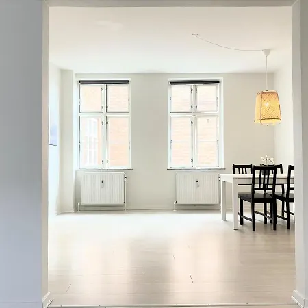 Three Bedroom In Esbjerg, Kronprinsensgade 20